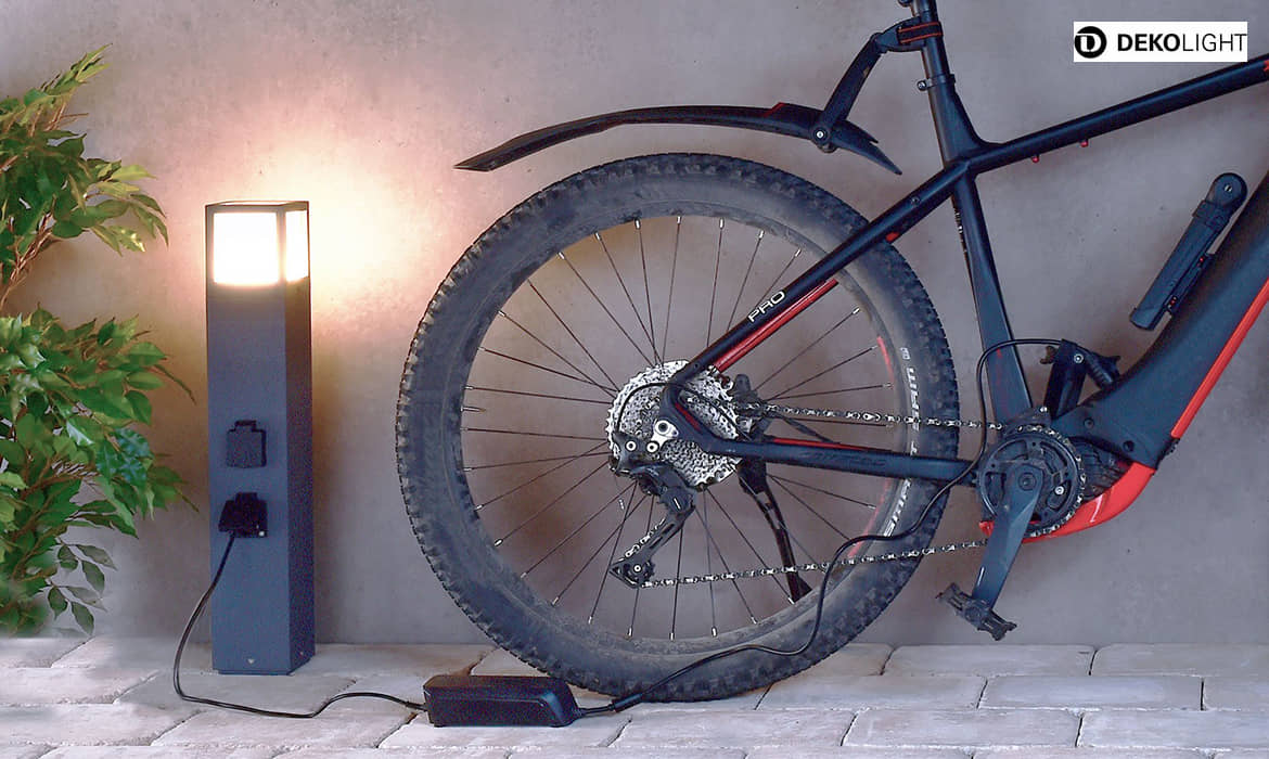 Energisøjle FACADO SOCKET 65 2-fold, kort, med belysning, omskiftelig E27 IP54, mørkegrå Energisøjle FACADO SOCKET 65 2-fold, kort, med belysning, omskiftelig E27 IP54, mørkegrå