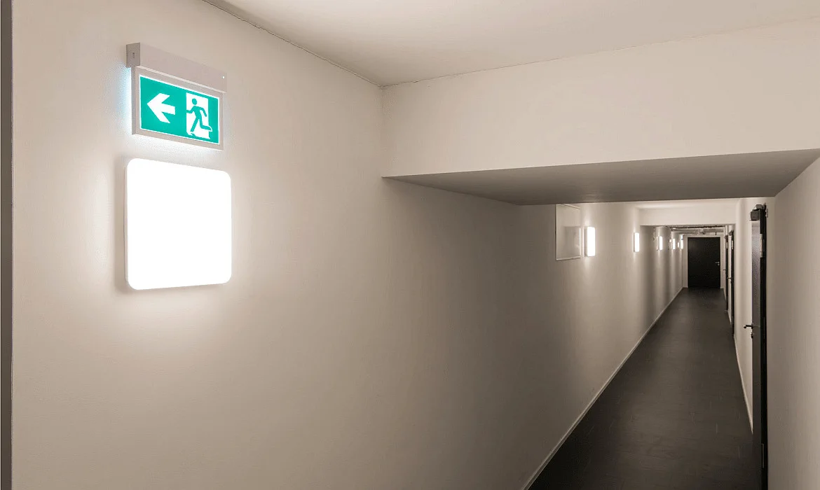 SLV Væg-/Loftlampe SIMA SENSOR, firkantet, 3000K, 2150lm, IP44, hvid SLV Væg-/Loftlampe SIMA SENSOR, firkantet, 3000K, 2150lm, IP44, hvid