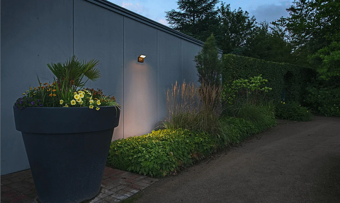 SLV outdoor wall luminaire ORDI II square, with sensor IP54, black, lacquered SLV outdoor wall luminaire ORDI II square, with sensor IP54, black, lacquered