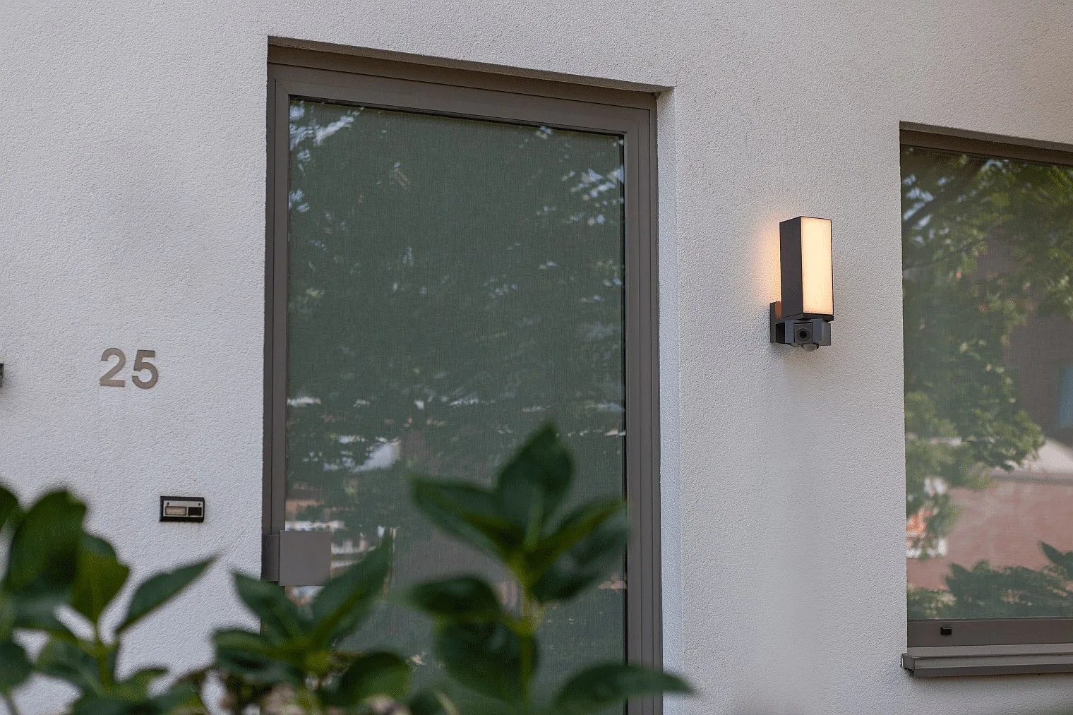 Lutec Udendørs wall luminaire CUBA med bevægelsesdetektor, med kamera, App-kontrol IP44, antracit dæmpbar Lutec Udendørs wall luminaire CUBA med bevægelsesdetektor, med kamera, App-kontrol IP44, antracit dæmpbar