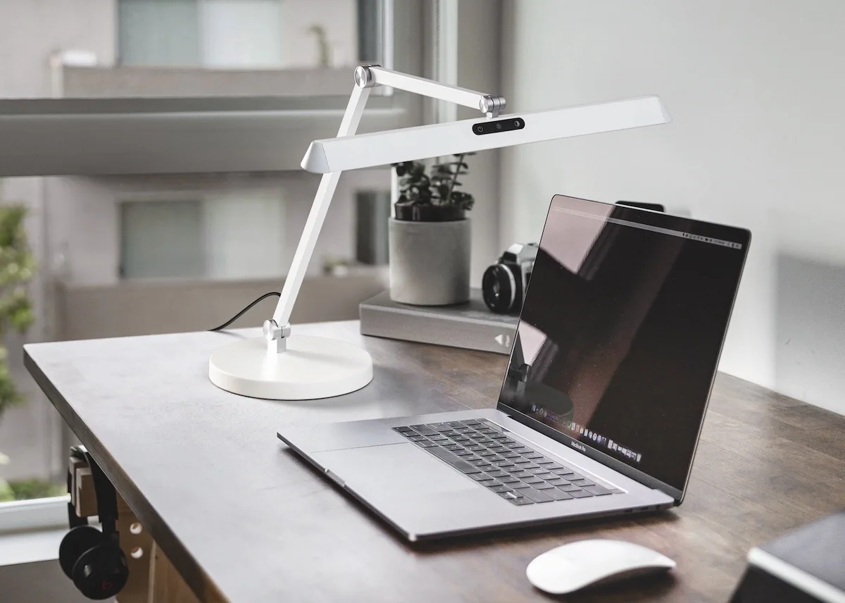 Fabas Luce Bordlampe BEBA IP20, hvid dæmpbar Fabas Luce Bordlampe BEBA IP20, hvid dæmpbar