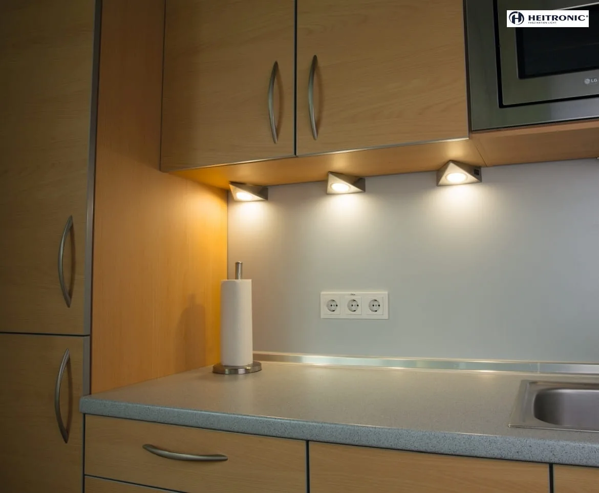 HEITRONIC LED Underbygningenspot GENUA sæt med 3, 3x2W, 120°, 3000K, 270lm, IP20, ikke dæmpbar, rustfrit stål HEITRONIC LED Underbygningenspot GENUA sæt med 3, 3x2W, 120°, 3000K, 270lm, IP20, ikke dæmpbar, rustfrit stål