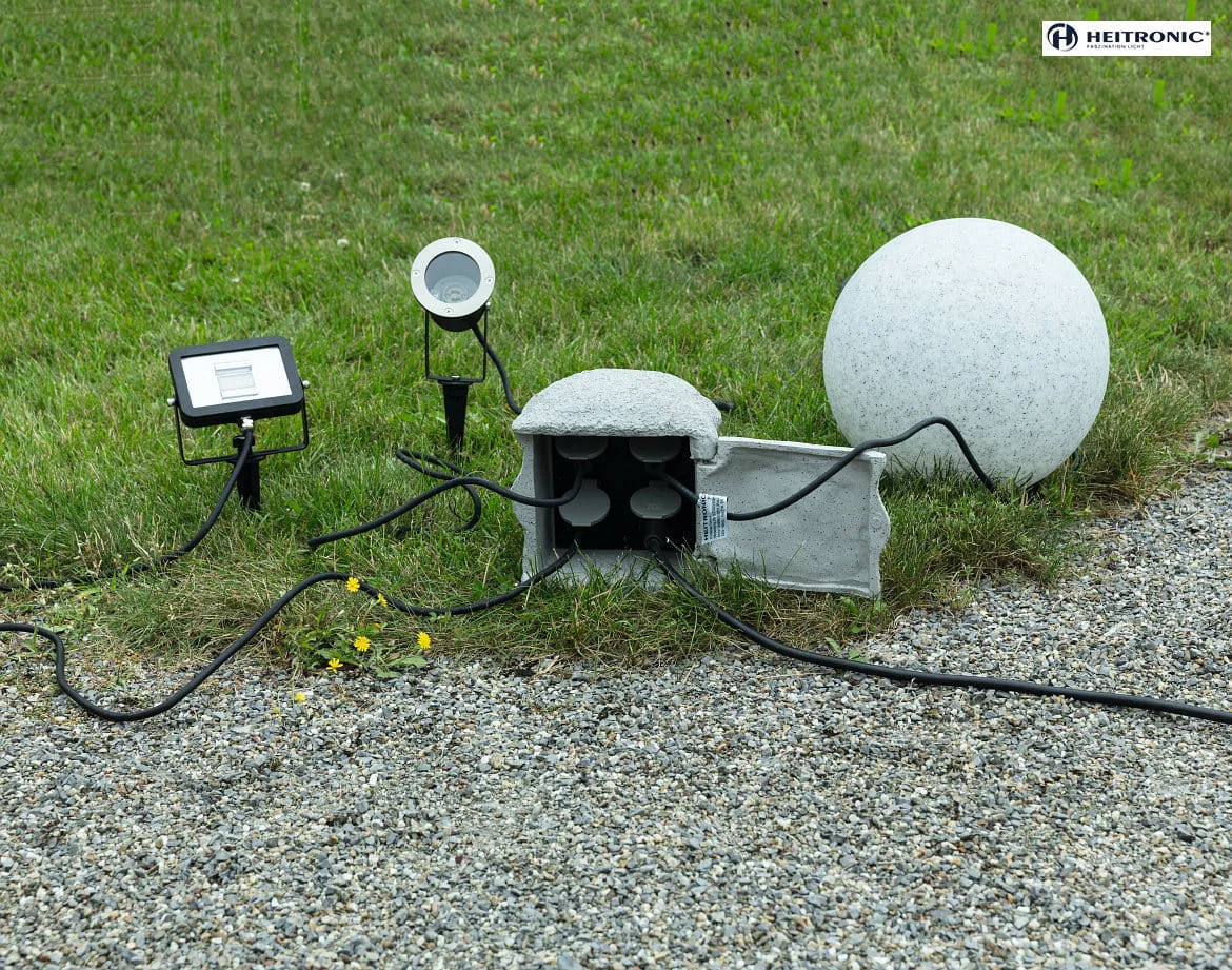 HEITRONIC Energidistributør PIEDRA, 4-fold, med radio fjernbetjening, 250V/10A, 1200W, IP44, grå HEITRONIC Energidistributør PIEDRA, 4-fold, med radio fjernbetjening, 250V/10A, 1200W, IP44, grå