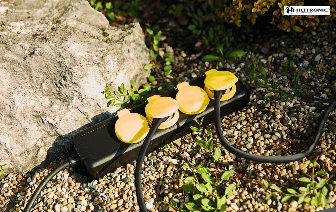 HEITRONIC Socket, IP44, 1,5m tilslutningskabel, Fjederhængslet låg, sort/gul, 4 gange HEITRONIC Socket, IP44, 1,5m tilslutningskabel, Fjederhængslet låg, sort/gul, 4 gange